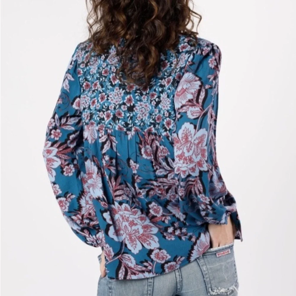 Floral V-Neck Blue Blouse - Picture 5 of 6